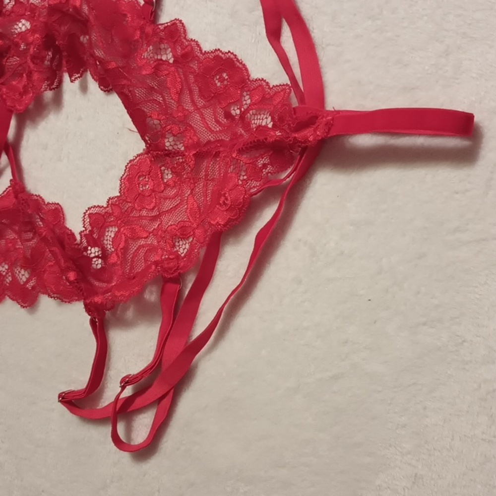 Elegant Red Lace Lingerie - Picture 3 of 6